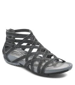 Samina Sandal