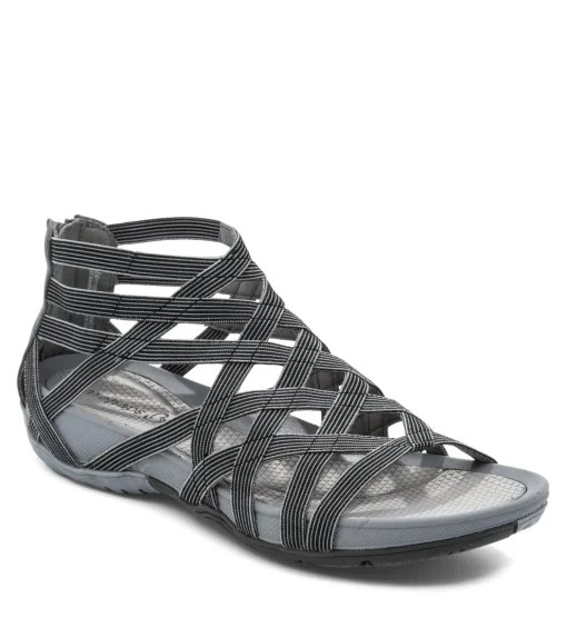 Samina Sandal