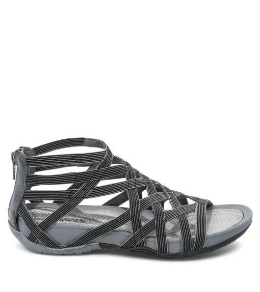 Samina Sandal