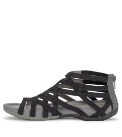 Samina Sandal
