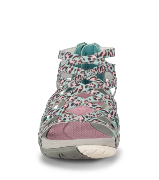 Samina Sandal