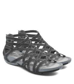 Samina Sandal